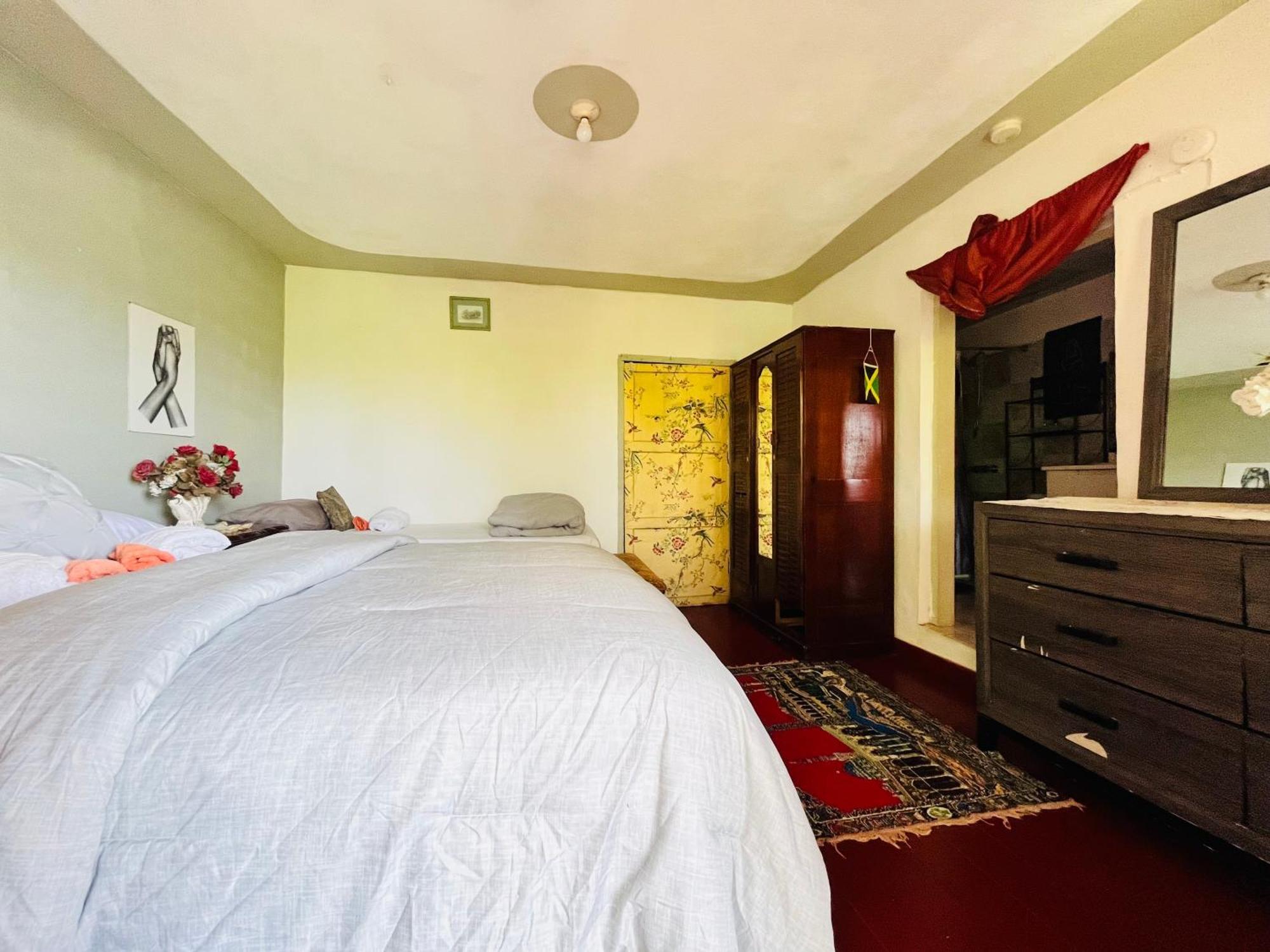 Nine Miles Cultural Hangouts And Tours Stepney Екстер'єр фото